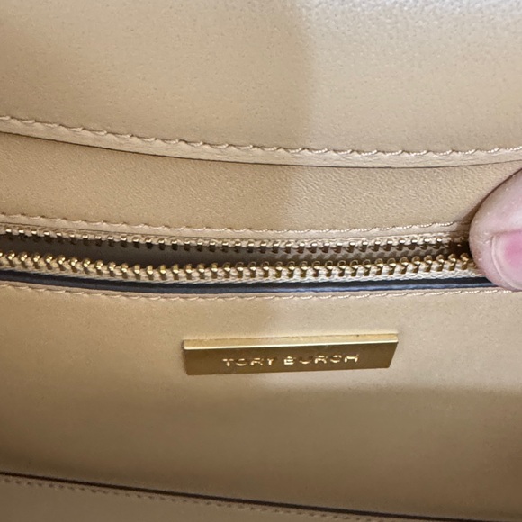 Tory Burch Beige Quilted Shoulder Bag with Gold Chain - Picture 8 of 8